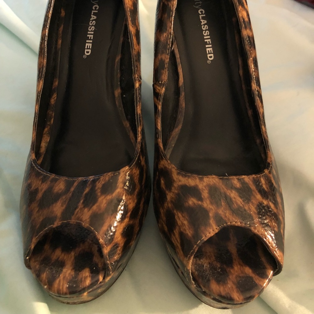 Leopard wedges